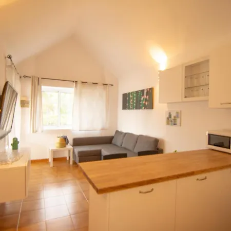 度假居 Tunos 83 *